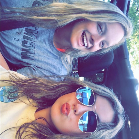 Meet your Posher, Claire - Picture 1 of 1